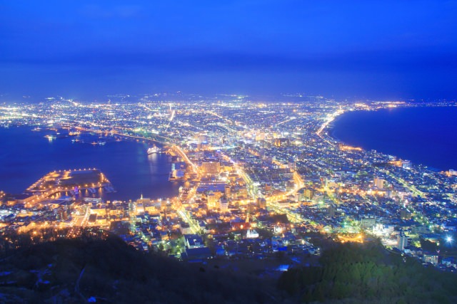 １. 羅曼蒂克的夜景必看！函館山