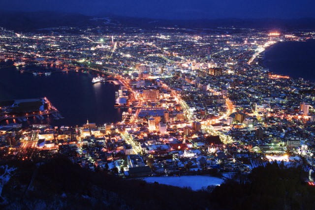函館山的夜景還是經典又羅曼蒂克的「冬夜景」