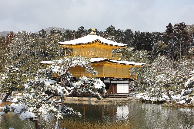 1. 降雪的日子獨樹一格的金閣寺