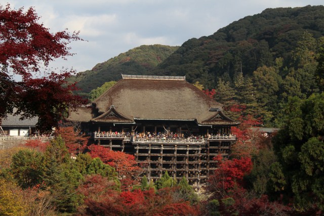 1. 說到京都賞楓景點就是此！「清水寺」