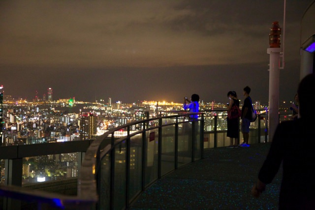 2. 從全世界認可的大樓眺望大阪夜景「梅田天空大樓空中庭園」